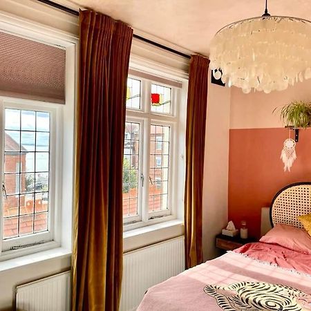 3 Bedroom Spacious Seaside Apartment With Estuary Views Southend-on-Sea Esterno foto