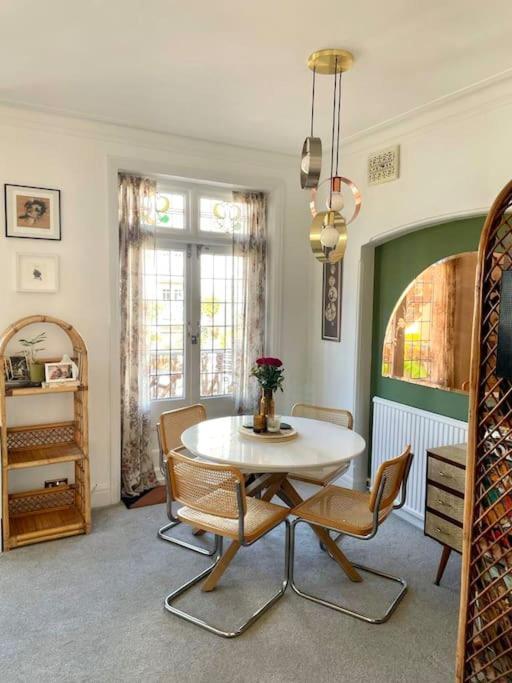 3 Bedroom Spacious Seaside Apartment With Estuary Views Southend-on-Sea Esterno foto
