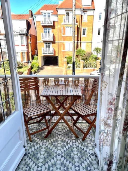 3 Bedroom Spacious Seaside Apartment With Estuary Views Southend-on-Sea Esterno foto