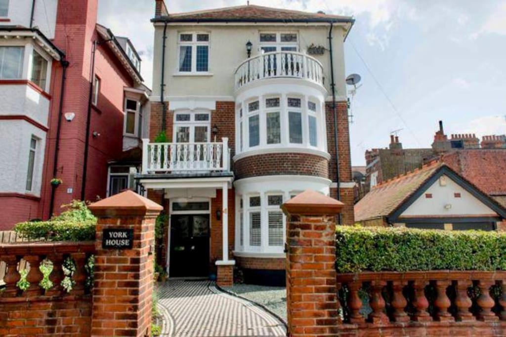 3 Bedroom Spacious Seaside Apartment With Estuary Views Southend-on-Sea Esterno foto