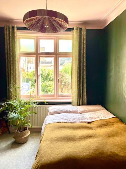 3 Bedroom Spacious Seaside Apartment With Estuary Views Southend-on-Sea Esterno foto