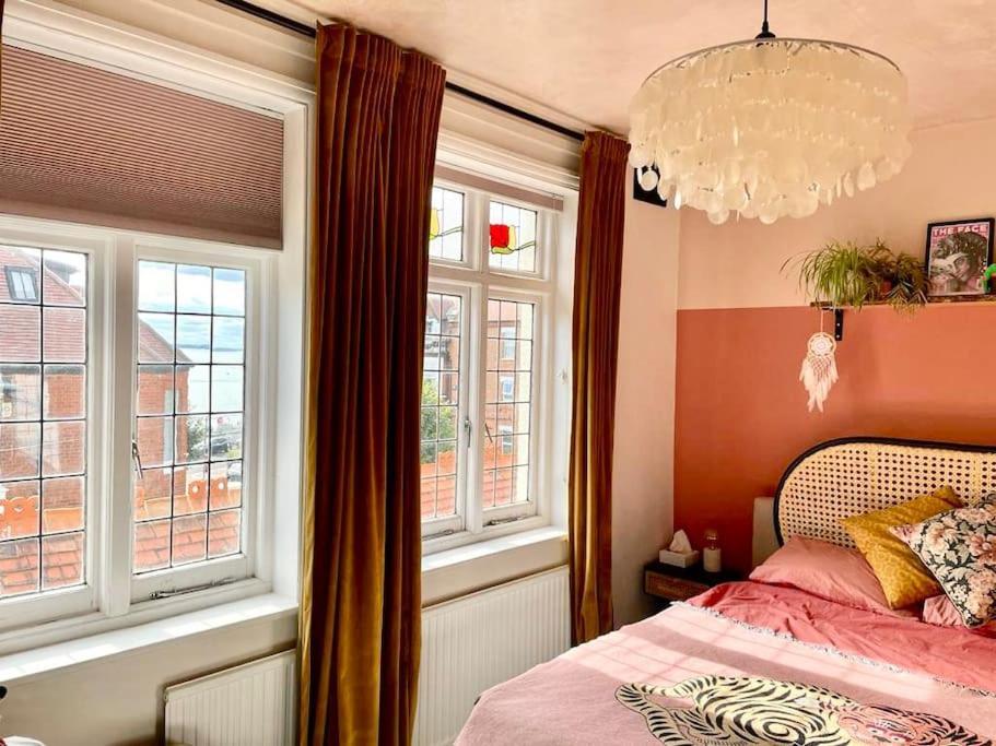 3 Bedroom Spacious Seaside Apartment With Estuary Views Southend-on-Sea Esterno foto